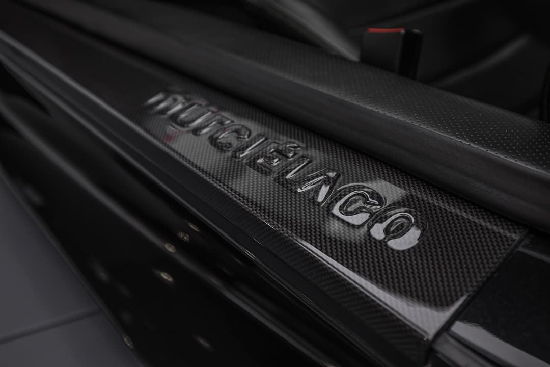 Admirez l'inscription 'Murcielago', symbole de luxe et performance