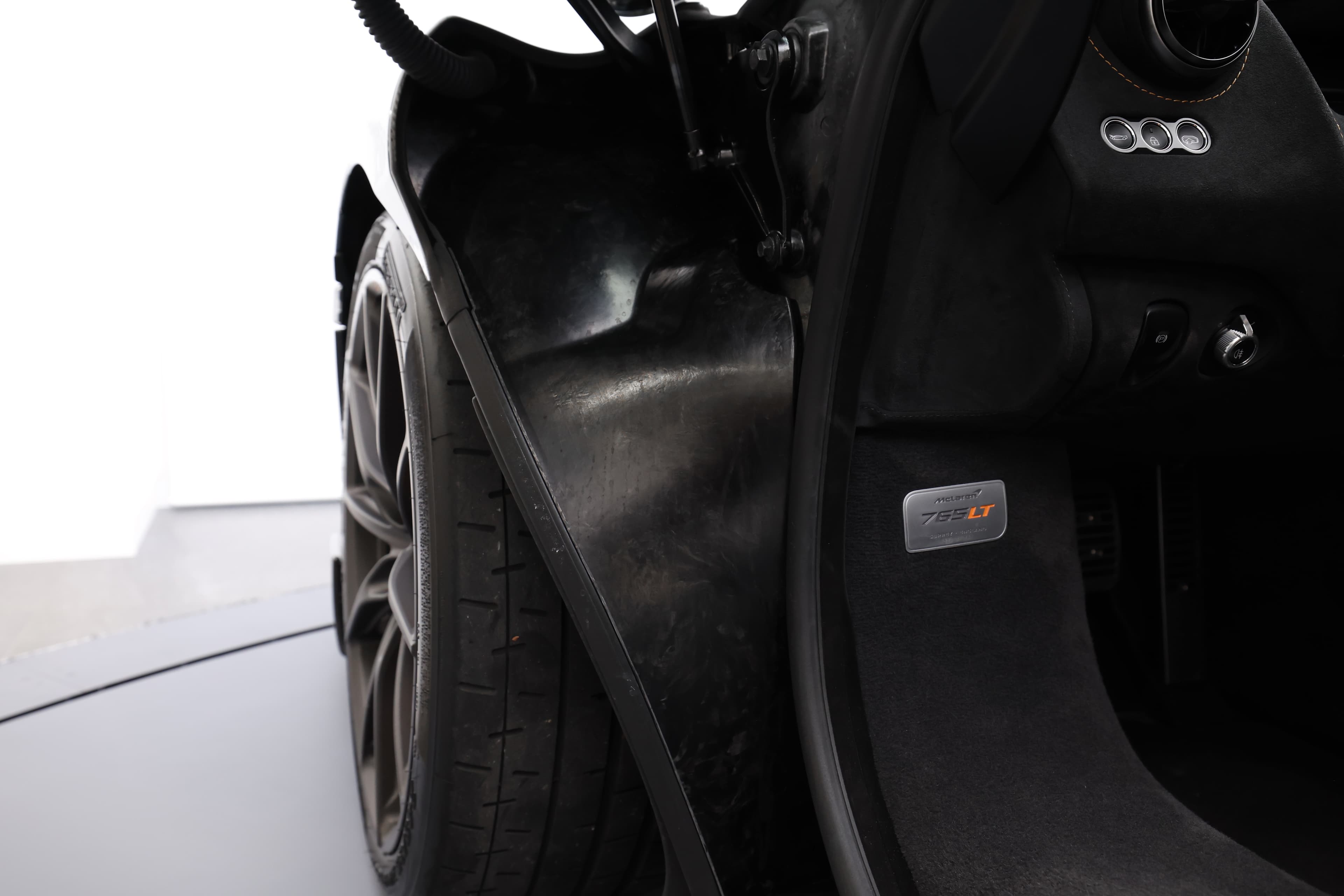 Maclaren 765 LT plaque limitée avec dessus de roue 