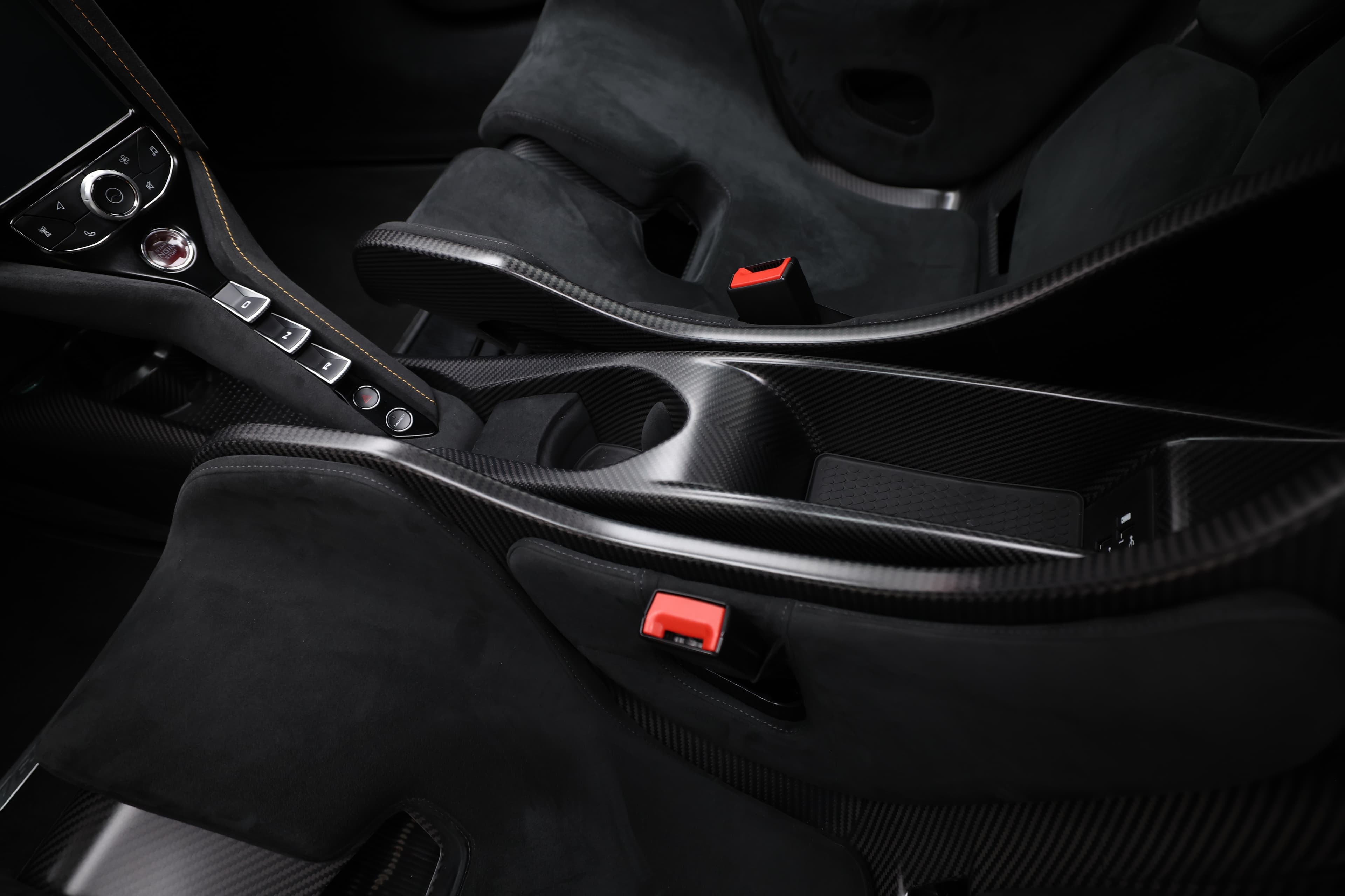 Mclaren 765 LT console central carbone avec bouton interieur Mclaren