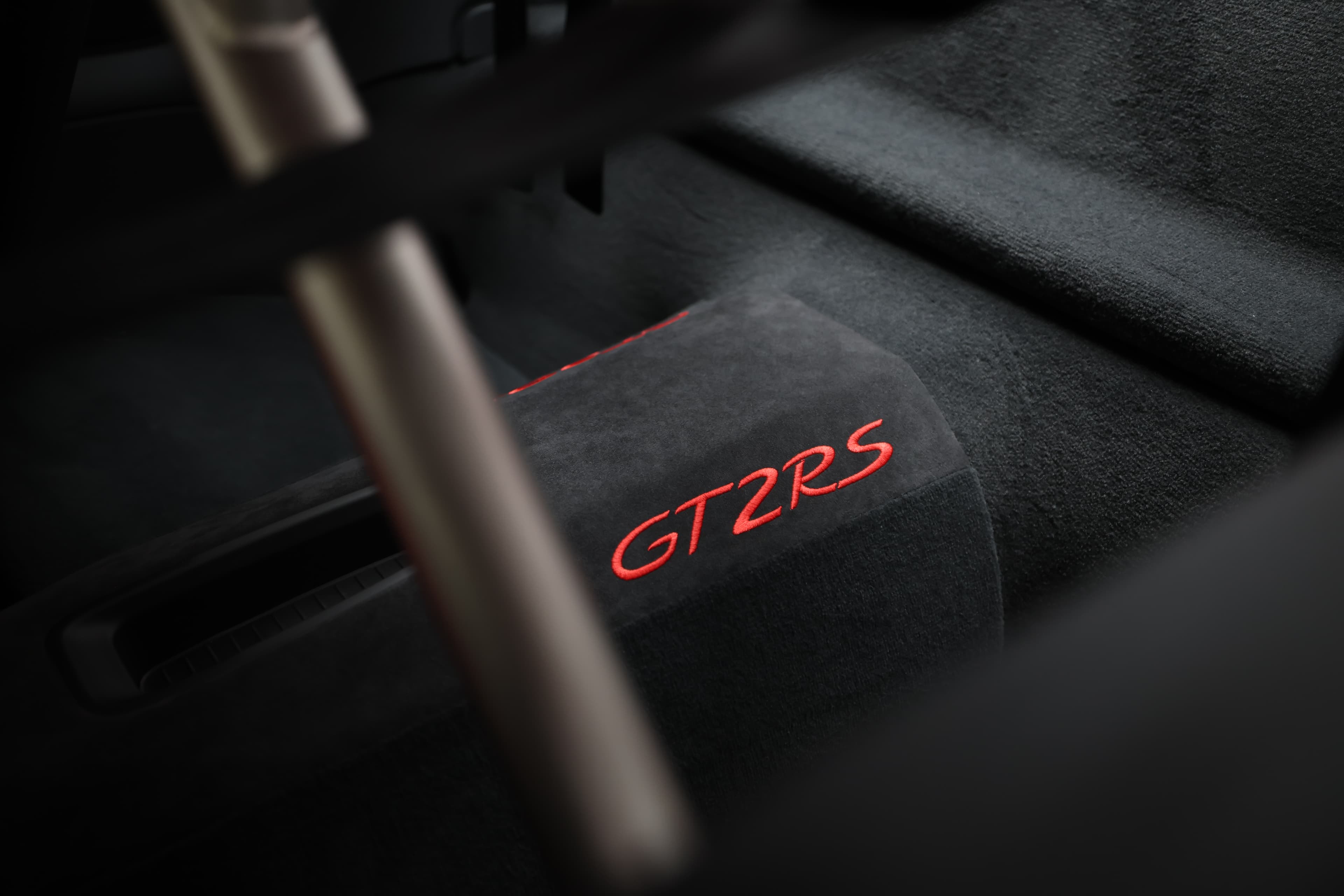 Interieur alcantara GT2RS surpiqure rouge 